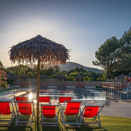 Camping Les Hautes Prairies Lourmarin Exterior foto