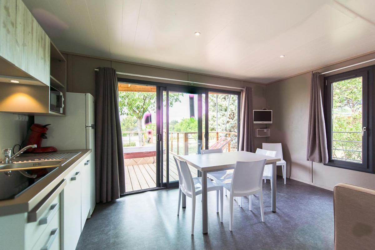 Camping Les Hautes Prairies Lourmarin Exterior foto