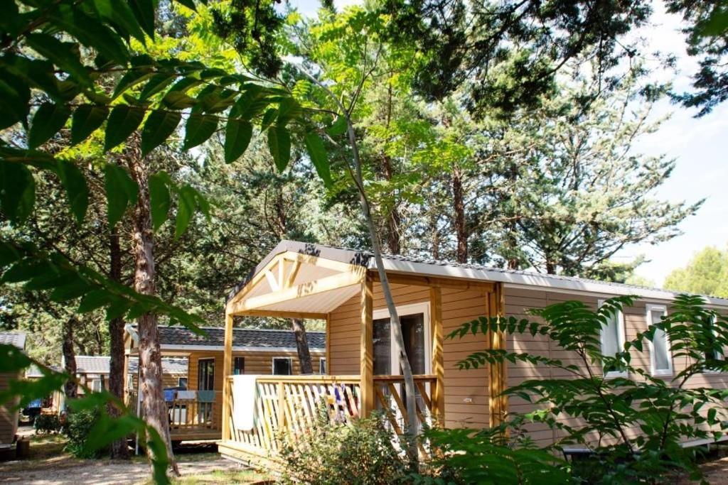 Camping Les Hautes Prairies Lourmarin Exterior foto