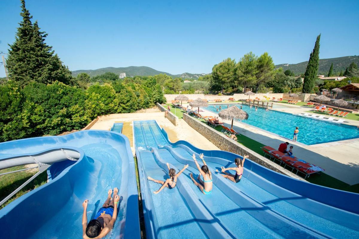 Camping Les Hautes Prairies Lourmarin Exterior foto